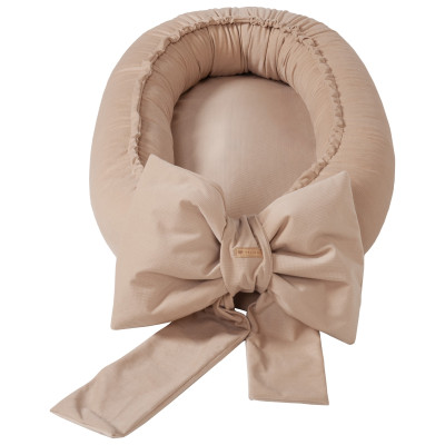 Cocon bébé avec un nœud décoratif Cocon bébé avec un nœud décoratif